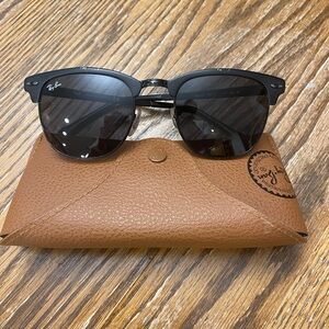 Ray-Ban Black Sunglasses with Brown Case
